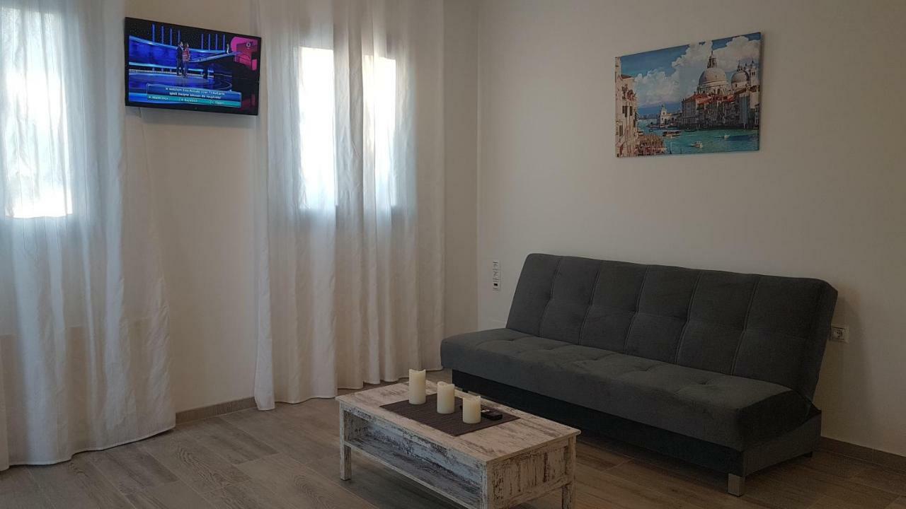 Tanyas Cozy House Villa Kamilari Bagian luar foto